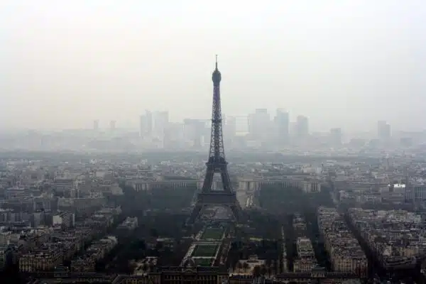 Les impacts de la circulation automobile sur la pollution à Paris : une réalité alarmante à prendre en compte