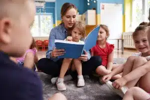 Pourquoi passer par une agence pour la garde de vos enfants ?