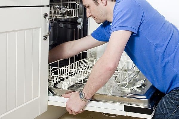 Lave vaisselle bouché : comment le déboucher ?