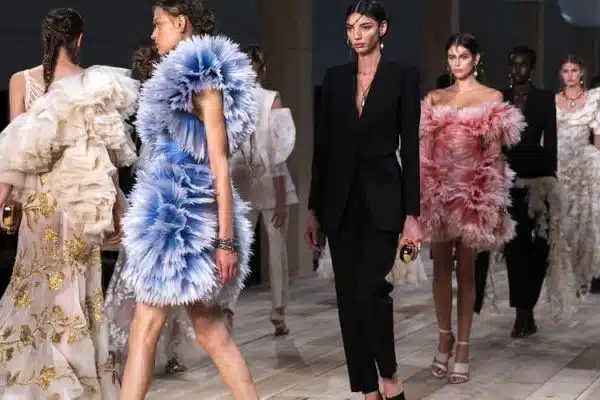 Les coulisses de la mode parisienne : comment les tendances se créent-elles dans la capitale de la mode ?