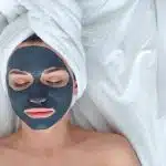 utilisation d'un masque pour le visage